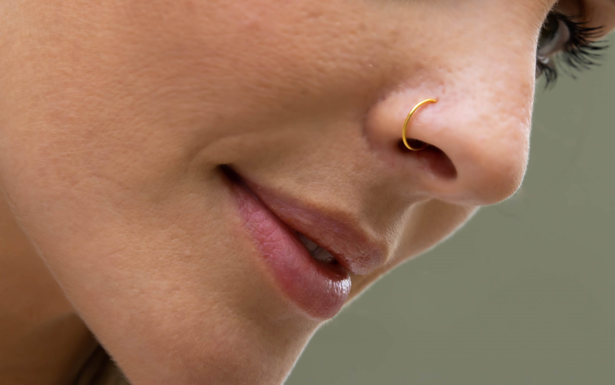 Piercing de Nariz Dourado com Brilho