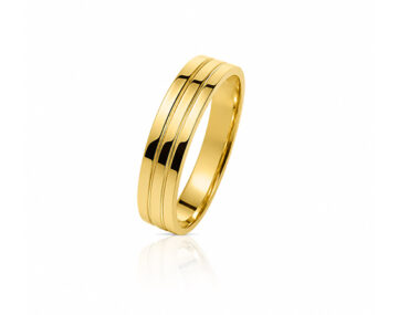 Foto do Par de Alianças Ouro 4,5mm Anatômica cravejada com 1 brilhante central na feminina e masculina lisa com friso para casamento e noivado.