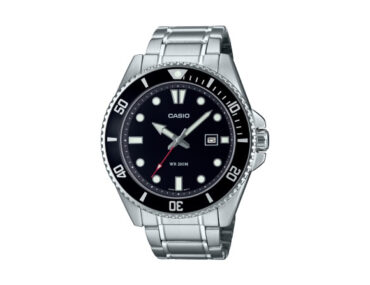 Foto do Relógio Casio Duro MDV-107D-1A1 preto prata original diver aço inoxidável com bezel giratório preto anti-reverse e resistência 200m para uso masculino esportivo.