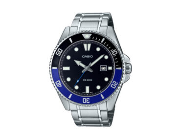 Foto do Relógio Casio Duro MDV-107D-1A2 Batman azul preto original diver aço inoxidável com bezel giratório azul/preto e resistência 200m para uso masculino esportivo.