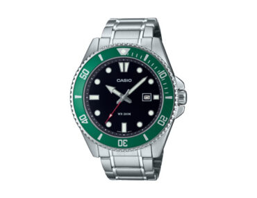 Foto do Relógio Casio Duro MDV-107D-3A verde prata original diver aço inoxidável com bezel giratório verde estilo Starbucks e resistência 200m para uso masculino esportivo.