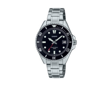 Foto do Relógio Casio Duro MDV-10D-1A1 preto prata original diver aço inoxidável polido com bezel giratório preto anti-reverse e ponteiros luminescentes para uso unissex esportivo.