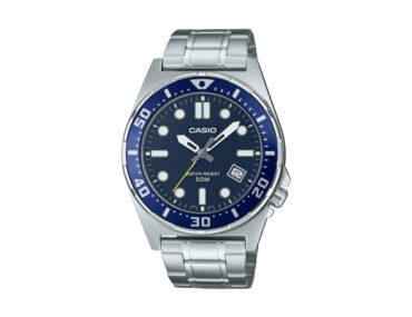 Foto do Relógio Casio Standard MTD-135D-2A prata azul original esportivo aço inoxidável com mostrador azul e resistência 50m para uso masculino diver-style.