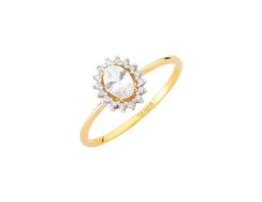 Foto do Anel Ouro 18K oval com topázio branco original feminino solitário clássico com pedra oval lapidação cristalina para uso elegante.