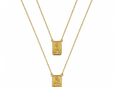 Foto do Escapulário Ouro 18K corrente cartier 60cm original com medalhas duplas do Sagrado Coração de Jesus e Nossa Senhora do Carmo para uso religioso.