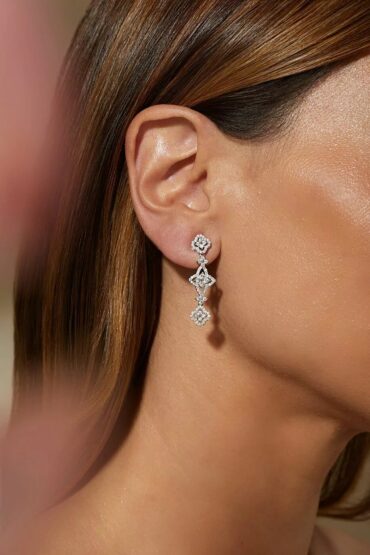 brinco-prata-moissanite-02560867 Foto do Brinco Prata 925 com moissanite lapidação brilhante 2mm 0,035Ct D VVS1 original solitário delicado com tarraxa para uso feminino diário.