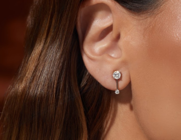 Foto do Brinco Formas Prata 925 com moissanite lapidação brilhante 5mm 1,13Ct D VVS1 original par com tarraxa para uso feminino elegante.