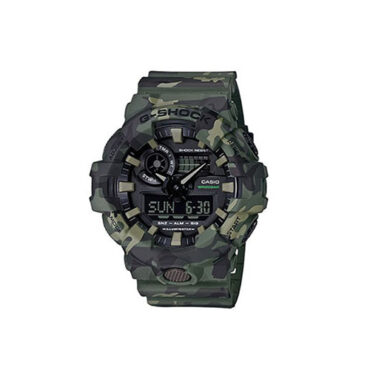 Relogio-casio-gshock-GA-700CM-3A Foto do relógio Casio G-Shock GA-700CM-3A verde camuflado original com caixa grande em resina, botão frontal e pulseira com estampa militar para uso masculino esportivo.