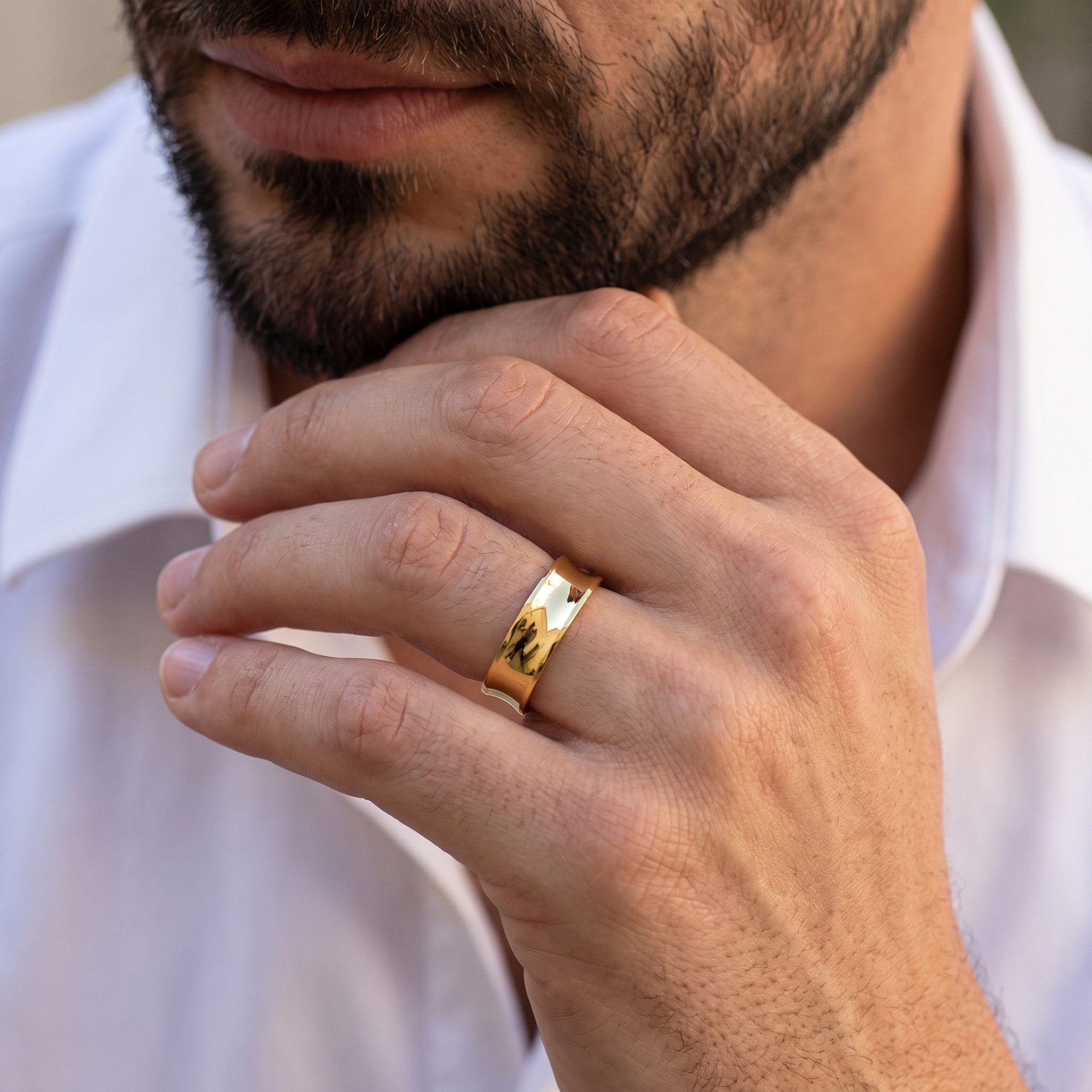 Aliança AS07 6mm Anatômica Côncava – Mão Masculina Aliança de ouro 6mm anatômica côncava usada na mão masculina