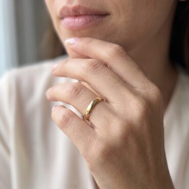 Aliança MA30 3mm Anatômica – Mão Feminina Aliança de ouro 3mm anatômica usada na mão feminina