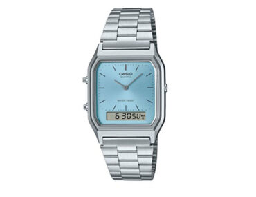 oto do relógio Casio Vintage AQ-230A-2A1MQF azul claro original com caixa angular cromada, visor analógico-digital e pulseira de aço para uso unissex no dia a dia.