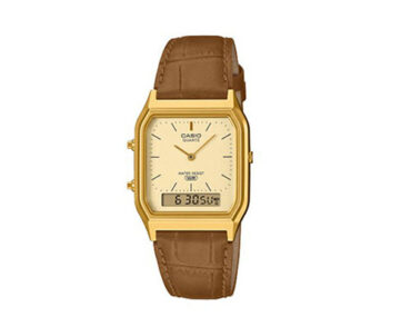 Foto do relógio Casio Vintage AQ-230EGL-9A dourado original com caixa angular, mostrador analógico-digital e pulseira de couro marrom em relevo para uso unissex.