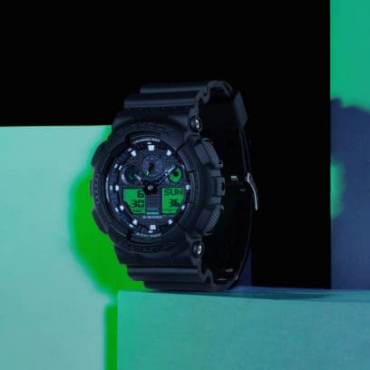 relogio-casio-GA-100BEG-1A_2 Foto do relógio Casio G-Shock GA-100BEG-1A preto original com detalhes em verde elétrico nos visores, caixa grande em resina e mostrador analógico-digital para uso masculino esportivo.