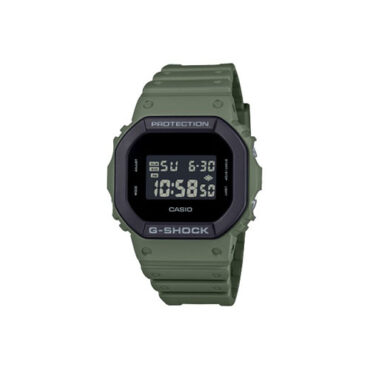 relogio-casio-gshock-DW-5610UU-3 Foto do relógio Casio G-Shock DW-5610UU-3 verde-oliva original com caixa quadrada, bisel bicolor em camadas e display digital para uso masculino casual e esportivo.