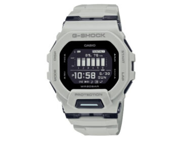 Foto do relógio Casio G-Shock GBD-200UU-9DR off-white original com caixa quadrada em resina, visor digital e pulseira de resina para uso masculino esportivo