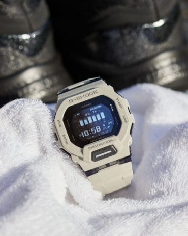 relogio-gschock-GBD-200UU-9_2 Foto do relógio Casio G-Shock GBD-200UU-9DR off-white original com caixa quadrada em resina, visor digital e pulseira de resina para uso masculino esportivo
